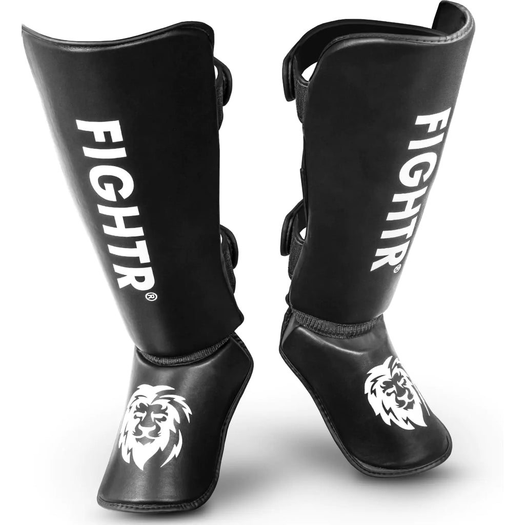 FIGHTR® Schienbeinschoner - mit perfektem Sitz und idealer Polsterung | Dicker Schienbeinschutz für Kicks im Kickboxen MMA Muay Thai und weitere Kampfsportarten